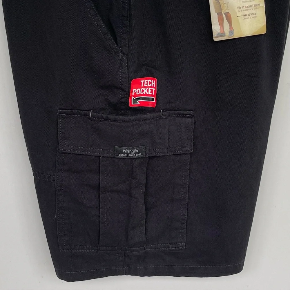 Wrangle Cargo Shorts 10” Tech Pocket Men 34 Relaxed Fit  Reg Black 100% …